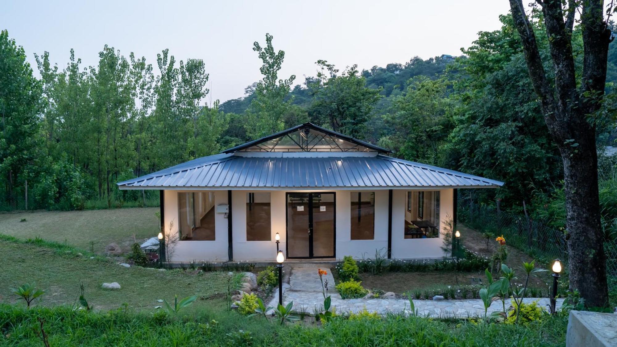 Dev Bhoomi Farms & Cottages Dharamszala Kültér fotó